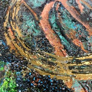 Close-up photo of the sample for the Mixed Media Abstract Artwork with Embossing Powder tutorial.